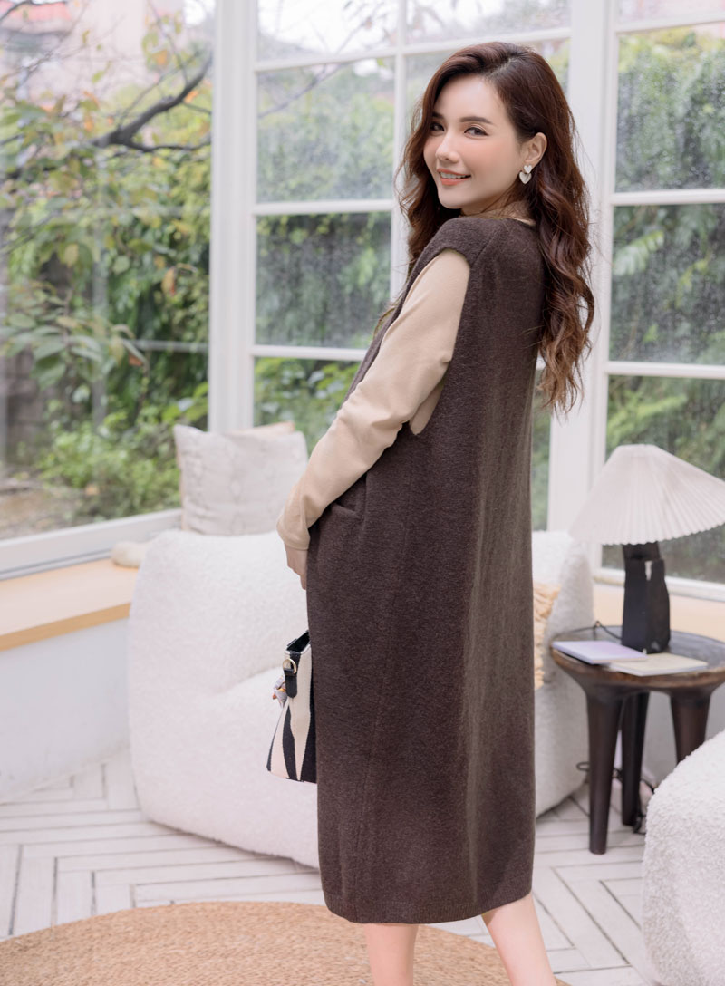 孕婦裝。V領一字袋後排釦針織背心洋