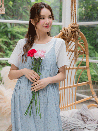 二件套。白棉T+小草碎花雪紡吊帶洋