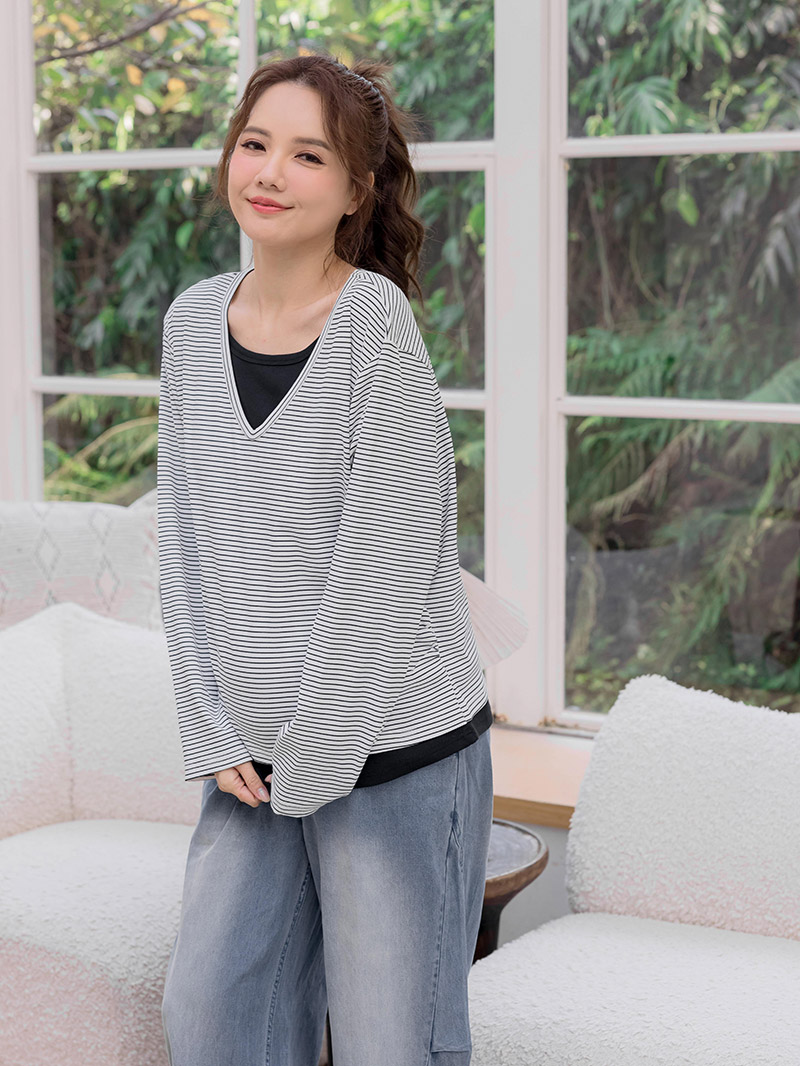 哺乳衣。細條紋側細摺下拉式哺乳衣
