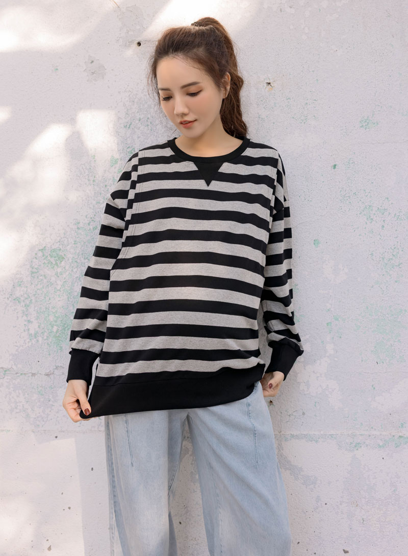 哺乳衣。羅紋V領橫條側掀哺乳衣