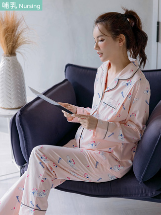 月子服。櫻桃狗開釦側掀哺乳睡衣+長褲