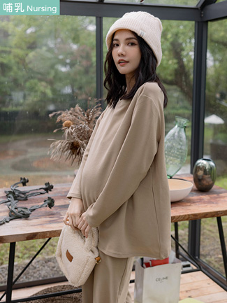 二件套款。斜紋棉側掀哺乳衣+瑜珈腰寬褲