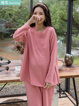 二件套款。斜紋棉側掀哺乳衣+瑜珈腰寬褲