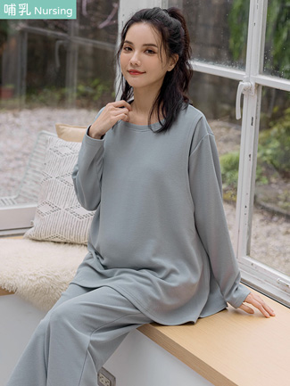 二件套款。斜紋棉側掀哺乳衣+瑜珈腰寬褲