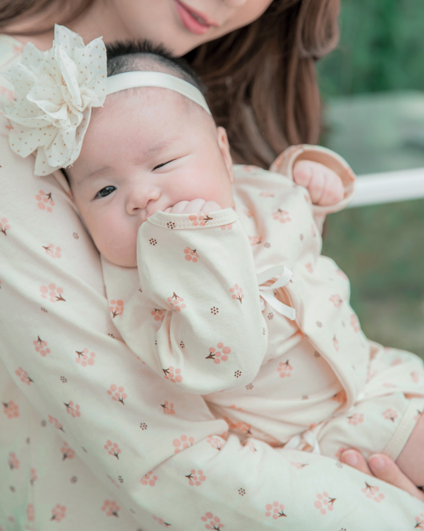 宇之棠親子禮盒。媽媽哺乳洋裝+寶寶服